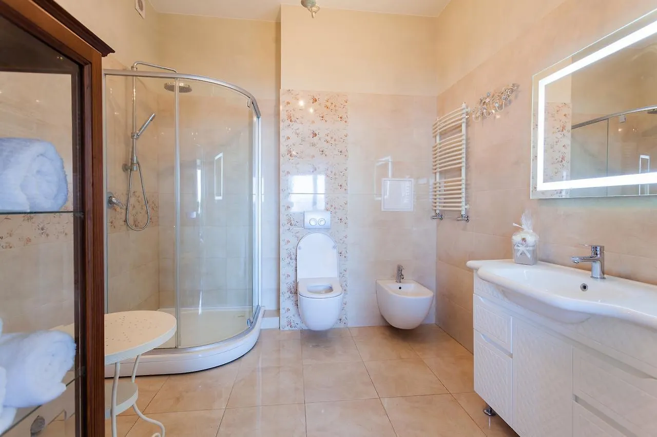 Stylish Views Apartments In The Parasol. Parus .Obolonskaya Embankment كييف 0*,  أوكرانيا